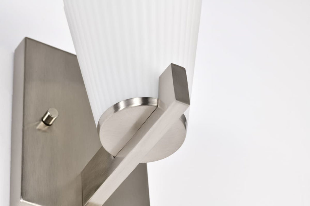 Vanity Nuvo 60-8731 Royale - 1 Light Vanity - Brushed Nickel Finish - Ribbed White Glass Nuvo