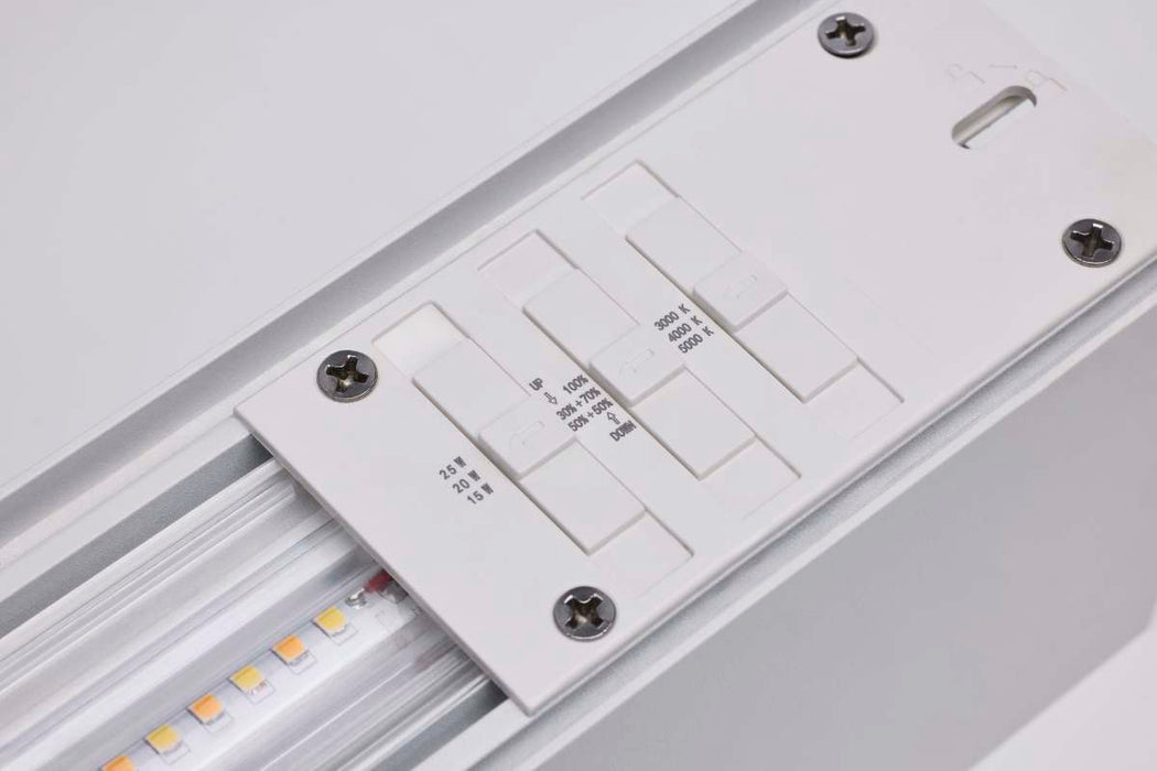 Linear Nuvo 65-1181 Momentum - 4 Foot LED Connectable Linear Strip - Up and Down Selectable - White Finish Nuvo