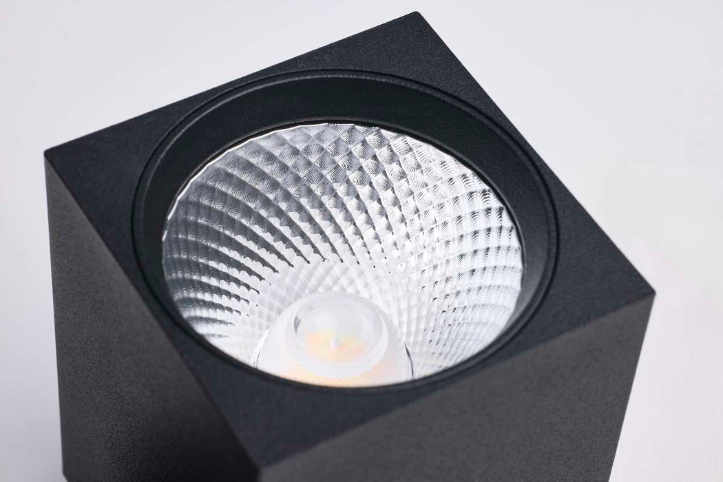 Track Head Satco JH5055 8 Watt LED Track Head - 2700K/3000K/3500K/4000K/5000K CCT Selectable - Dim to Warm - J Style - 48 Degree Beam Angle - 120 Volt - Black - Square Satco