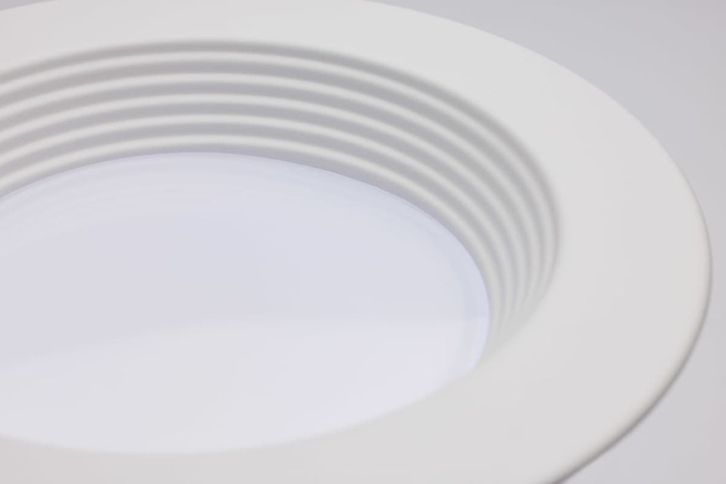Downlight Retrofit Satco S11800R1 6.7 Watt LED Downlight Retrofit - 4 Inches - CCT Selectable - Round - White Finish - 120 Volt Satco